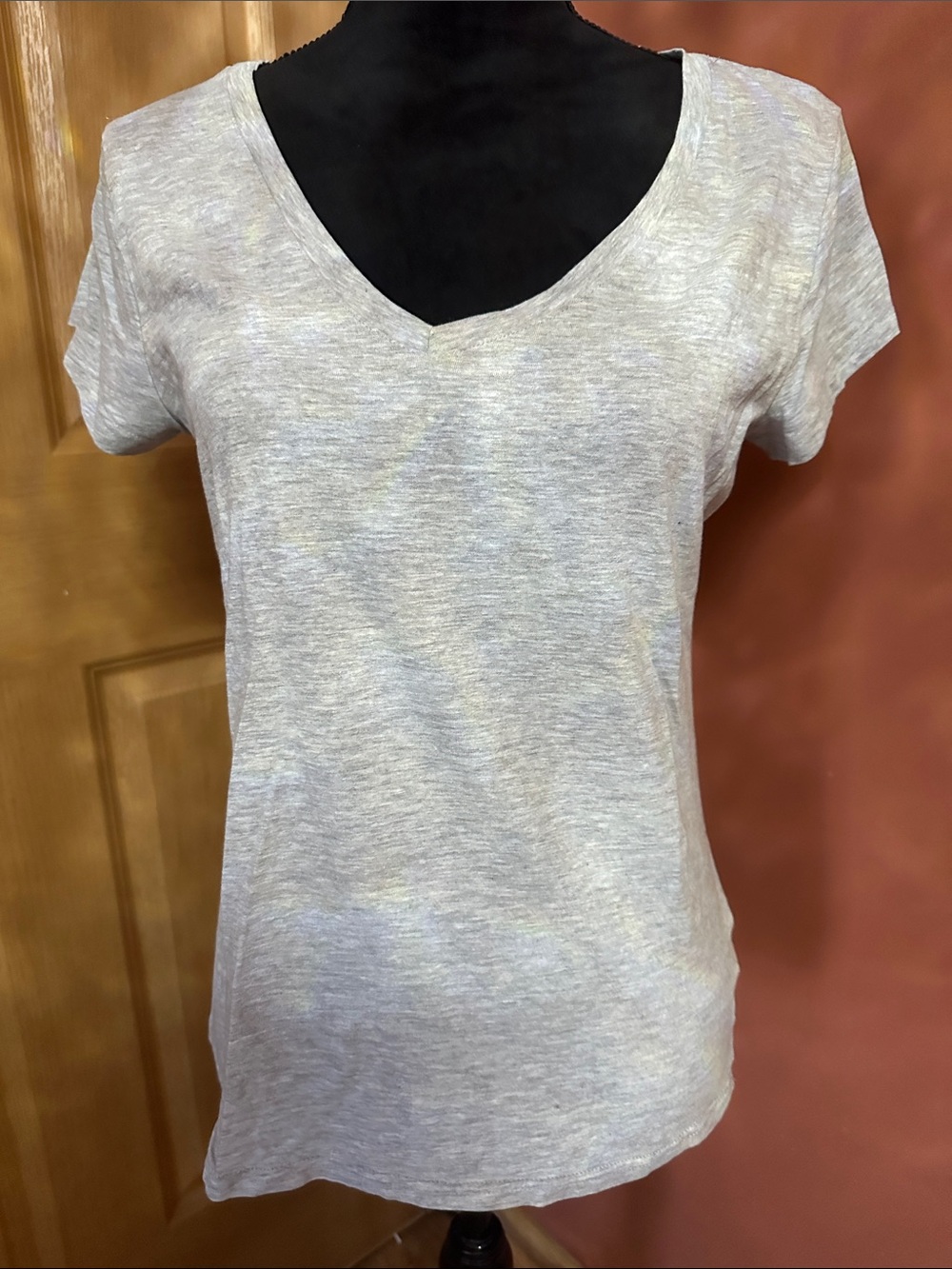 Derek Heart Light Heather Gray V-Neck Short Sleeve Tee